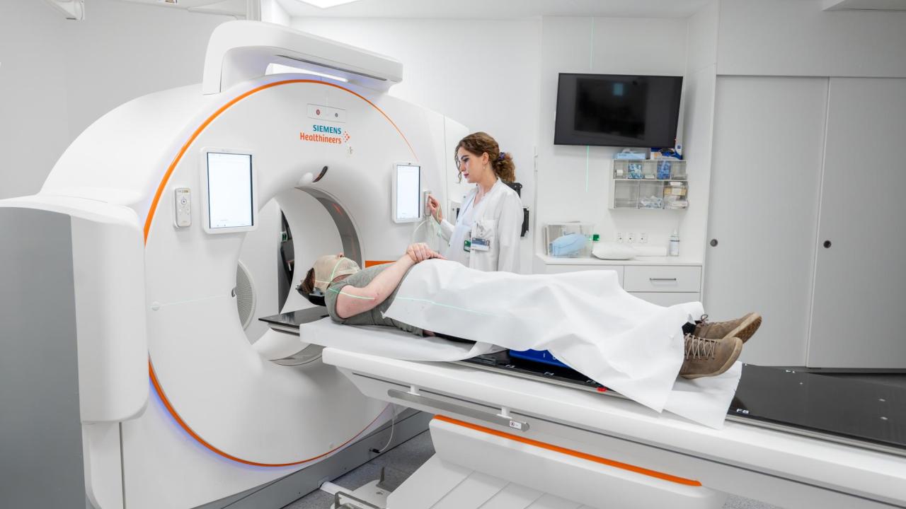 Zur Vorbereitung der Strahlentherapie gehört die Lagerungsplanung mittels moderner CT-Bildgebung. © 