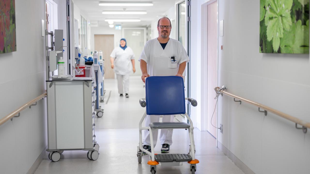 Mobilität mit Fürsorge – unser Team unterstützt bei jedem Schritt der Therapie. © 