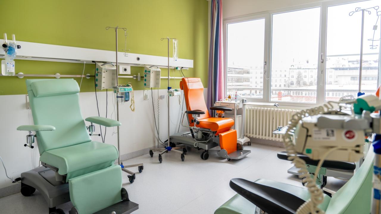 Auf der Station erfahren Sie die praktische Seite der patientennahen Versorgung kennen. © 